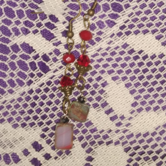 Hand crafted dangly earrings - Picture 2 of 8